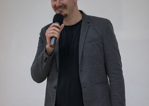 alt
